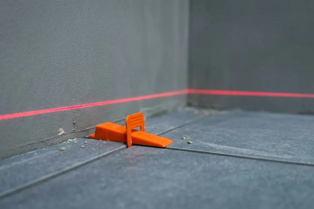 Erst Boden oder Wand? Die richtige Reihenfolge beim Fliesenlegen für Profi-Ergebnisse