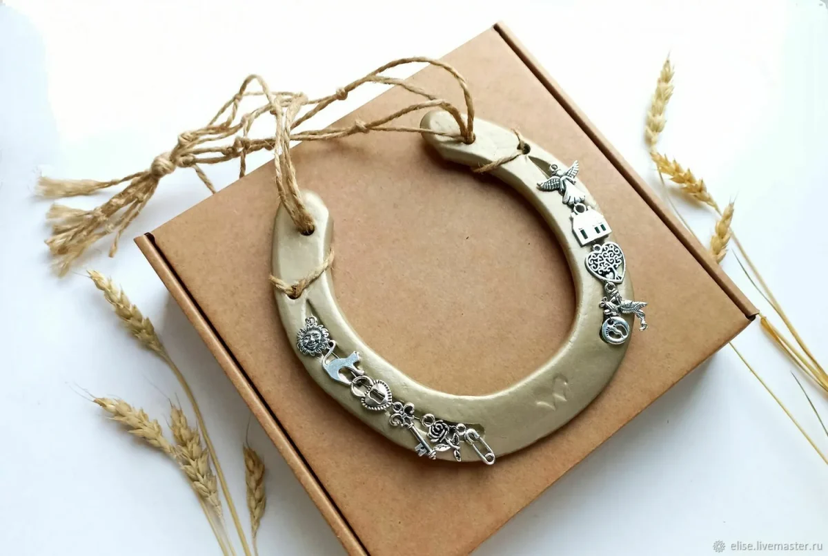 Hufeisen an der Tür: Warum dieses Feng-Shui-Geheimnis über dein Familienglück entscheidet