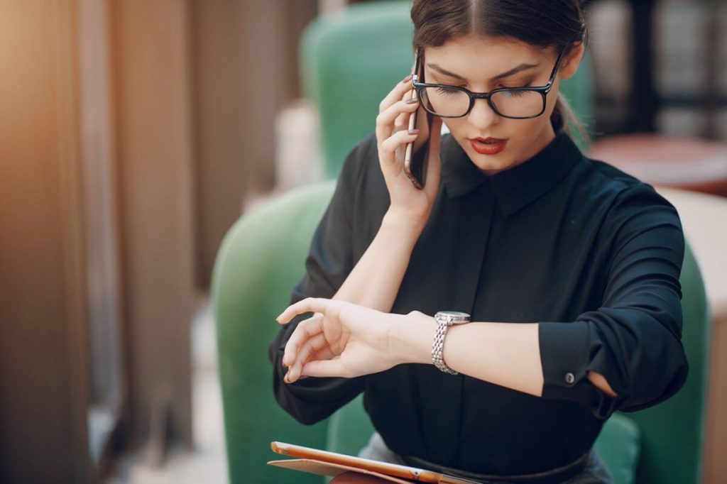 Warum Pünktlichkeit deine Kindheit verrät: Das steckt wirklich hinter dem Drang, immer zu früh zu sein